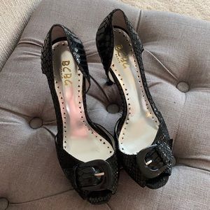 BCBG black snake print peep toe pumps